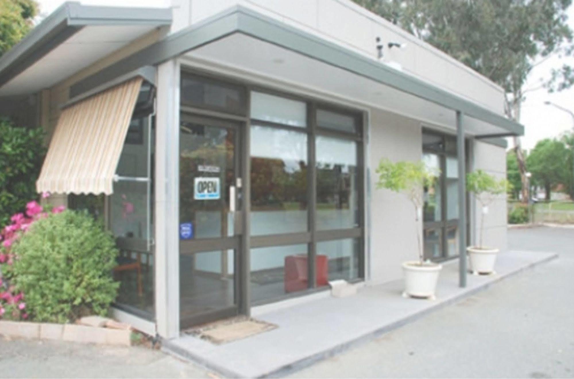 Red Cedars Motel Camberra Exterior foto