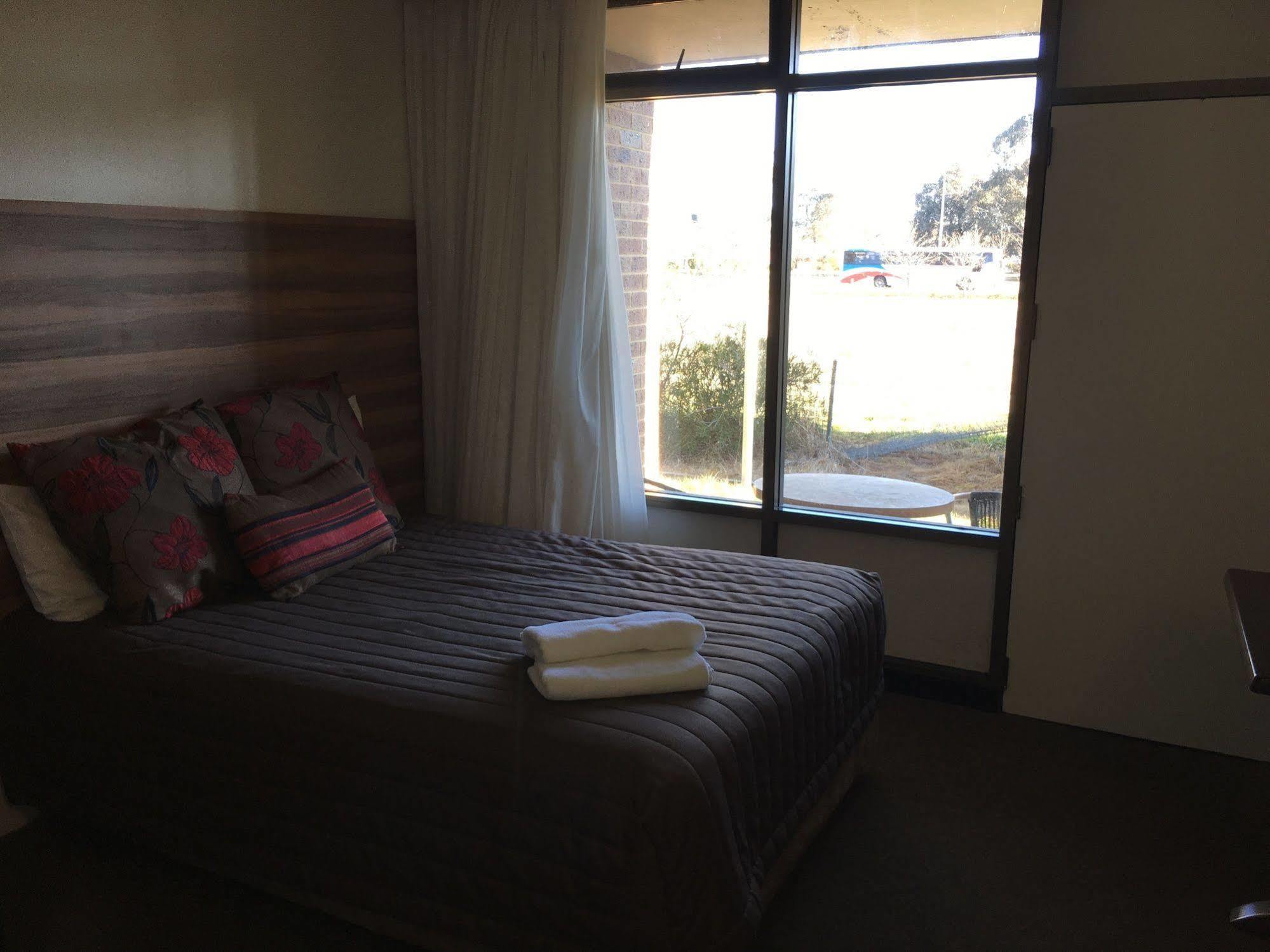 Red Cedars Motel Camberra Exterior foto