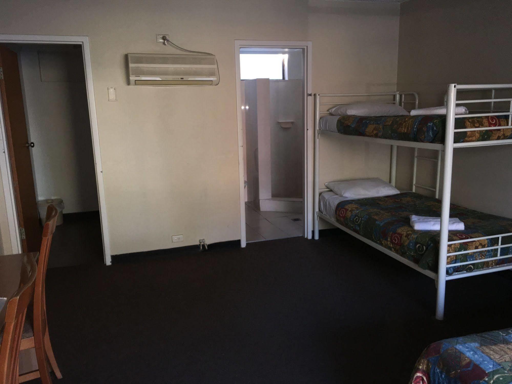 Red Cedars Motel Camberra Exterior foto